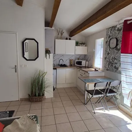 Les Cigalines Tres Proche Village Natu